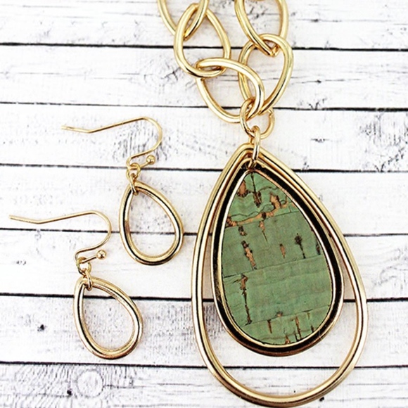 ICON COLLECTION Jewelry - 2/$20- SET-MINT CORK TEARDROP NECKLACE EARRING